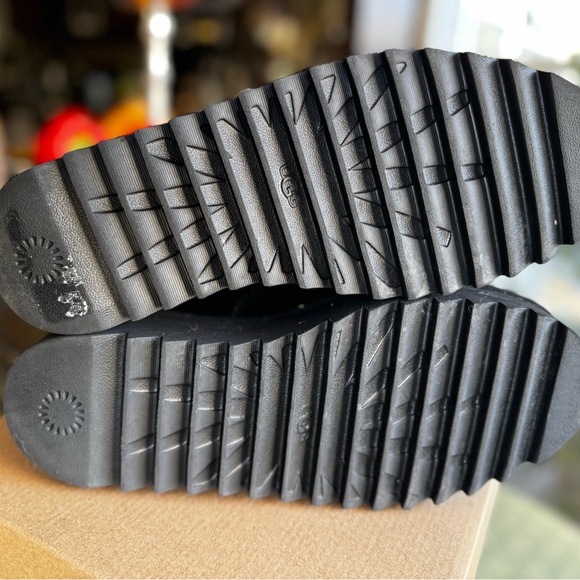 UGG Nita Genuine Shearling Black Suede Slippers Size 8 - Pristine Condition - Picture 7 of 7